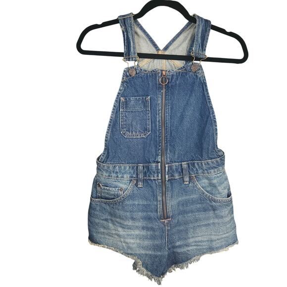 Free‎ People We The Free Denim Sunkissed Short Overalls Women's sz 0 | MSRP $108 - Picture 1 of 9